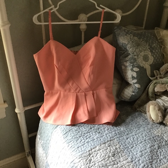 White House Black Market Tops - ❤️WHBM SIZE 8 Coral bustier with detachable straps